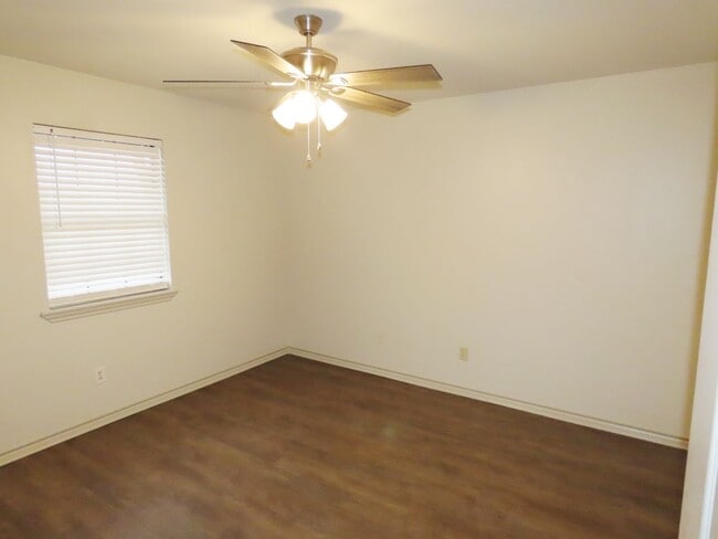 Building Photo - Whitehouse ISD! Beautifully Updated 3 Bedroom, 2 Bath Home