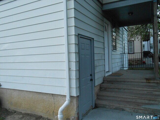 Building Photo - 254 Wayne St