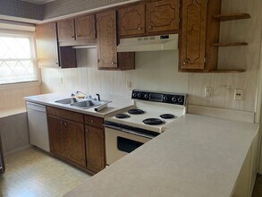 Building Photo - Freeway Heights subd.