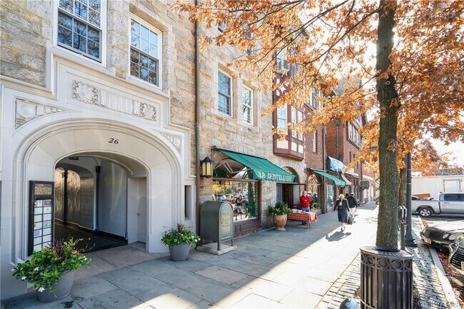 Building Photo - 26 East Pkwy