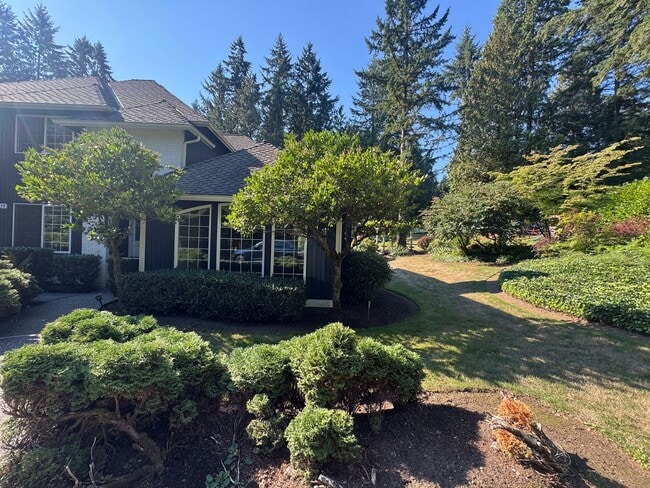 Building Photo - 4 Bedroom 3 Bath Spacious Home in Bellevue