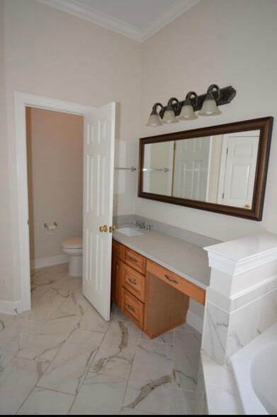 Building Photo - 2206 Wyndgate Dr