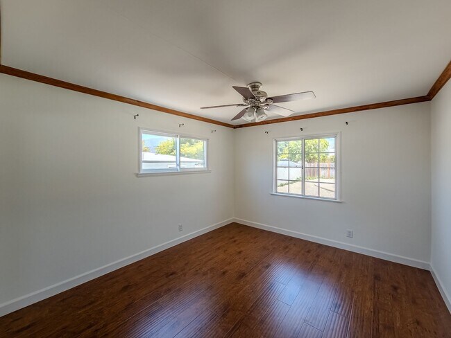 Building Photo - Stunning 3BD/2BA located in beautiful Sunl...
