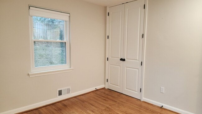 Building Photo - Beautiful Ft Hunt Area Home