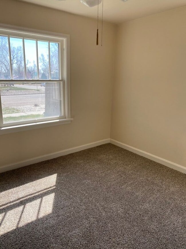 Building Photo - ALL PROSPECTIVE TENANTS MUST SUBMIT A $58 ...