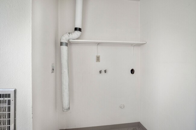 Building Photo - 10512 E Augusta Ave