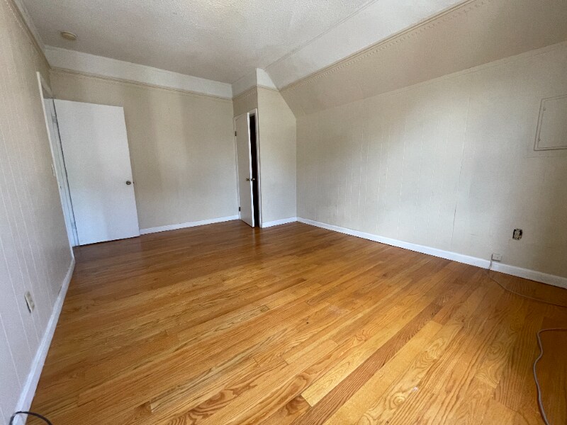 Building Photo - 76 Walnut St