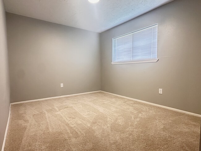Building Photo - 7711 Water Park Ln