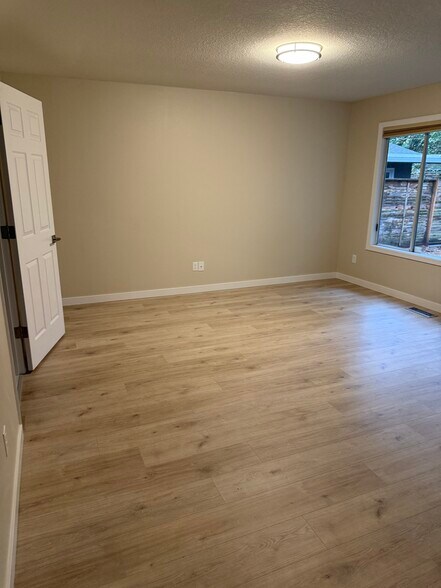 Building Photo - 17635 Hill Way