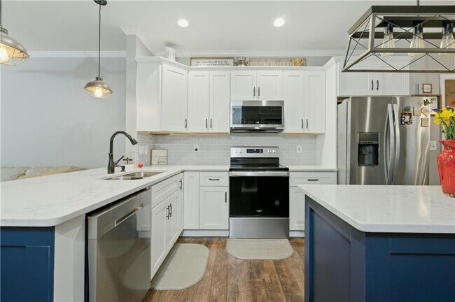 Building Photo - 1133 Village Ct SE