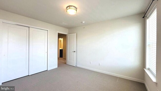 Building Photo - 229 Wynstone Ct
