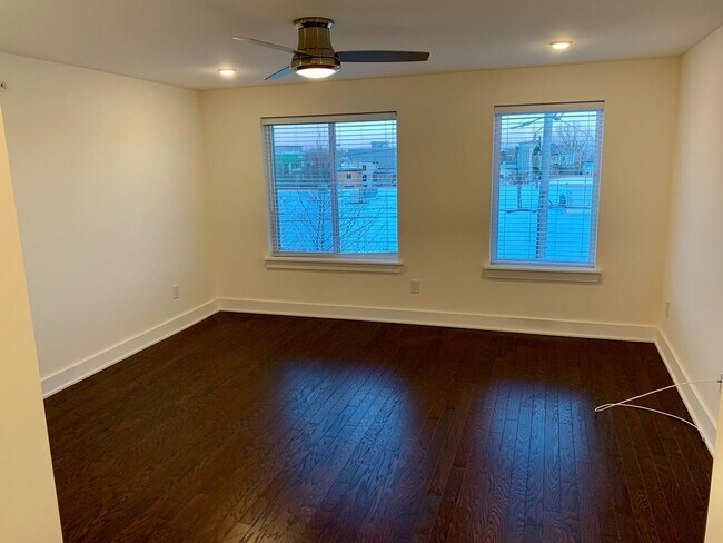 Building Photo - Stunning 2-Bed Condo with Private Roof Deck in Norris Square! Available mid-July!