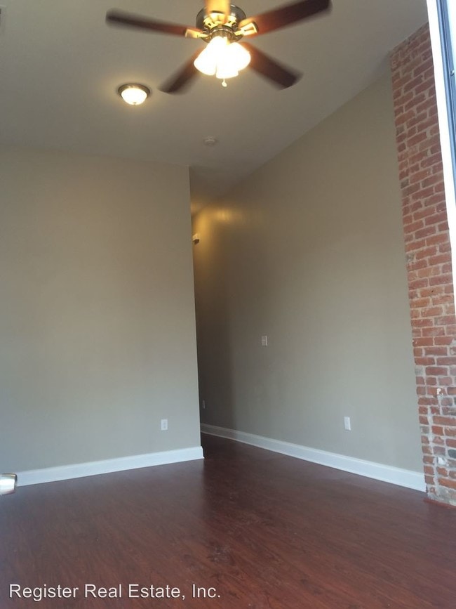 Building Photo - 2323 Pauger St