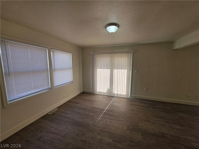 Building Photo - 1590 Mustang Dr