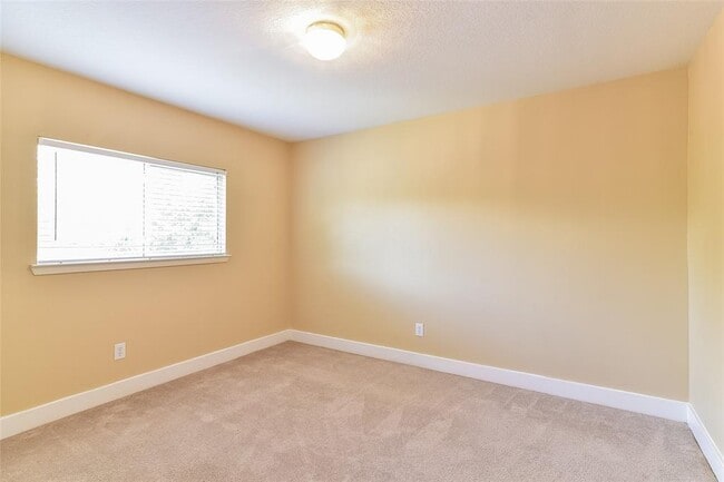 Building Photo - 10750 Cobblecreek Way