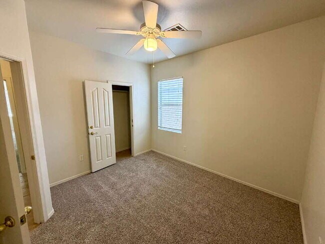 Building Photo - 2540 W Hawks Eye Ave