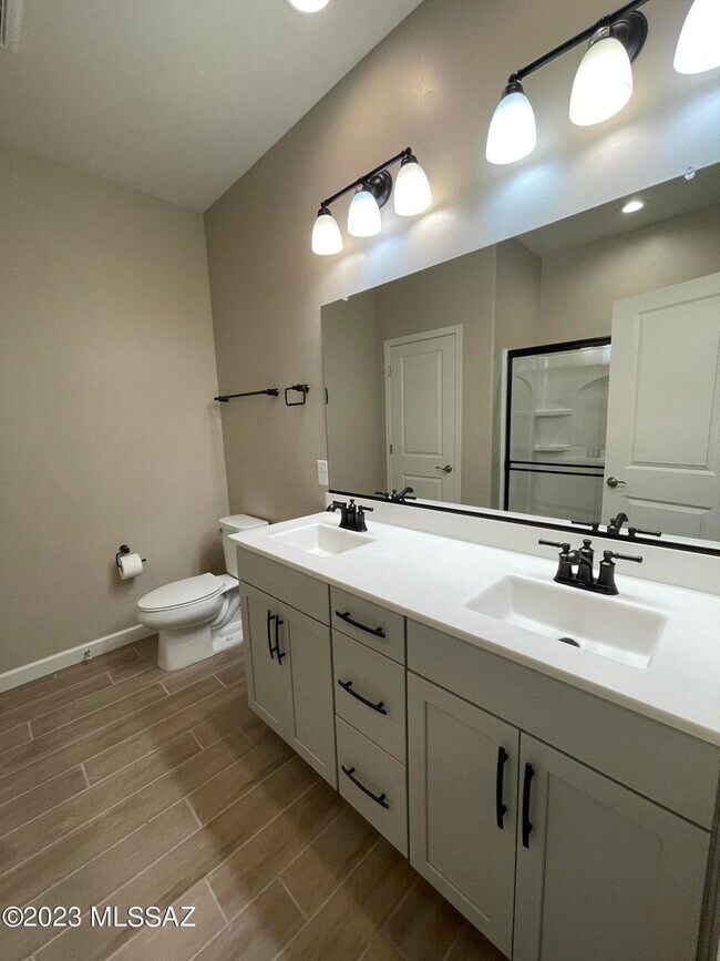 Building Photo - 4 Bed / 3 Bath Energy-efficient home! High...