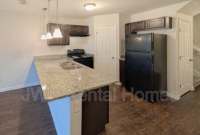 Building Photo - 8401 McGirts Village Ln