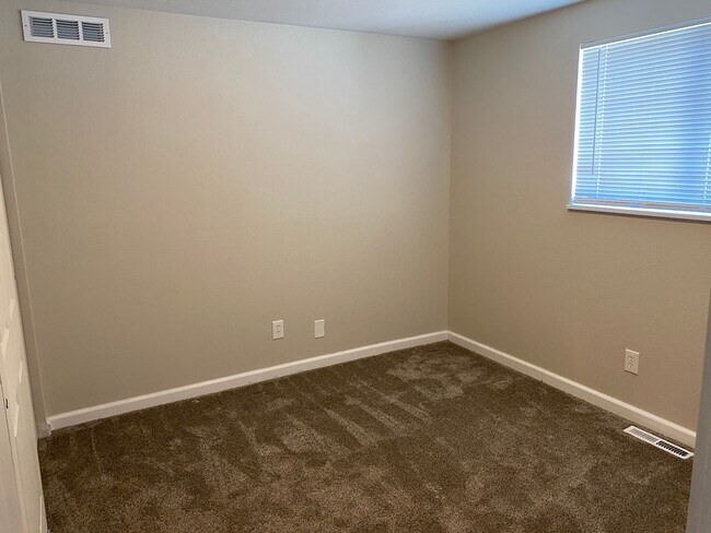 Building Photo - Spacious Single-Story Living with Modern Comforts and Outdoor Appeal