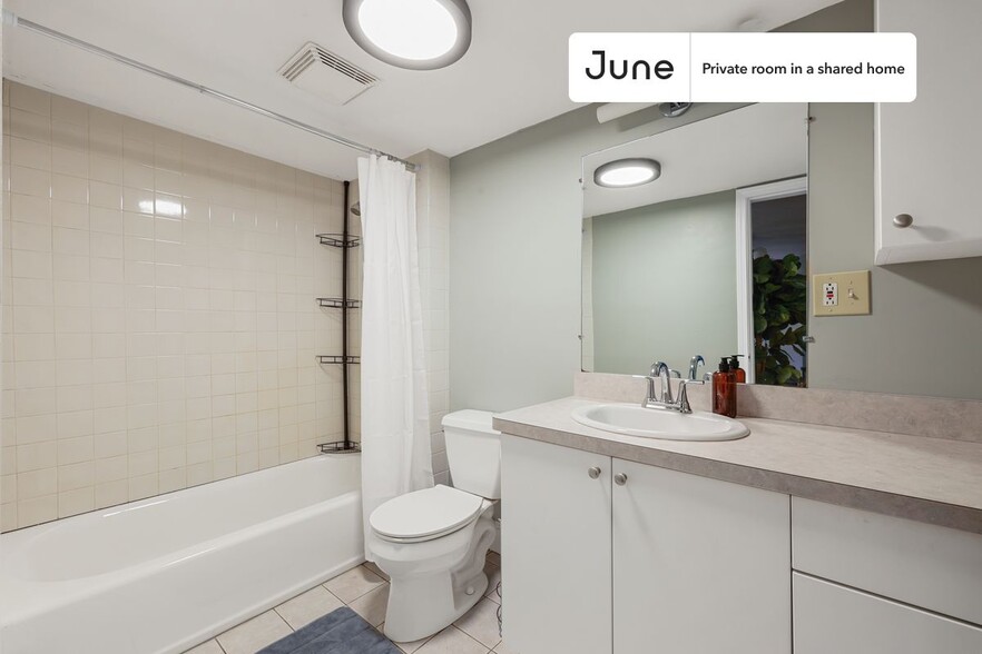 Building Photo - Private bedroom in 2 bed/1 bath Home