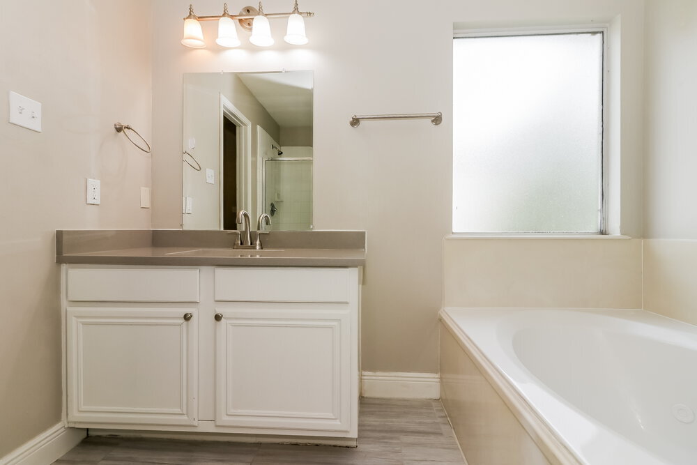 Building Photo - 25235 Clover Ranch Dr