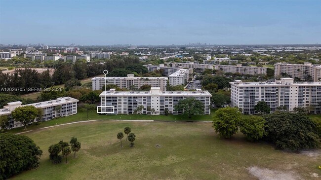 Building Photo - 2651 S Course Dr