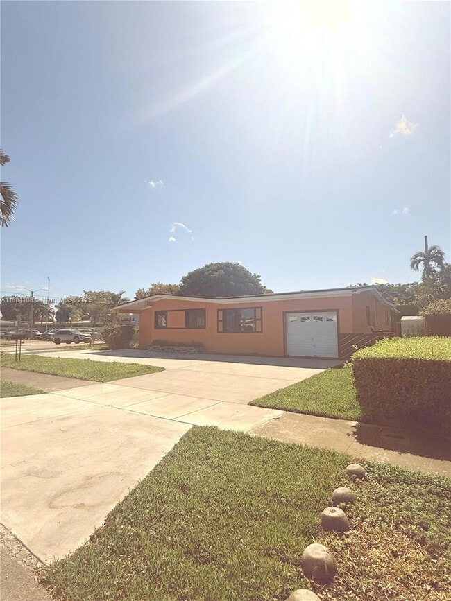 Building Photo - 9300 SW 52nd Terrace