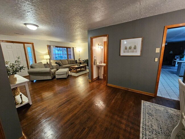 Building Photo - Christiansburg, 3 BR / 2.5 BA, Available A...