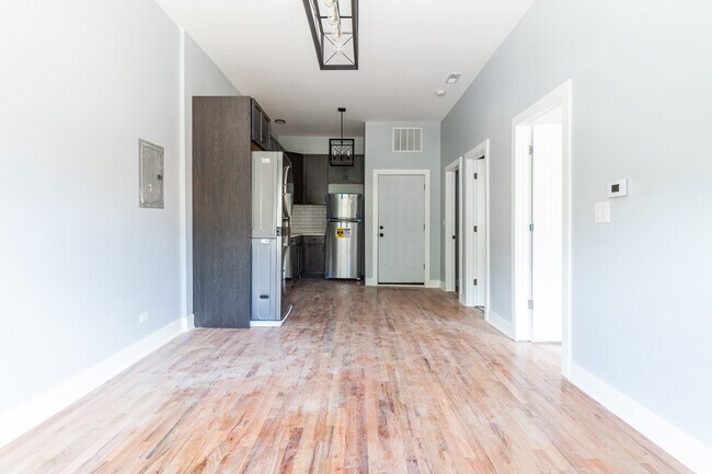 Building Photo - 1742 N California Ave