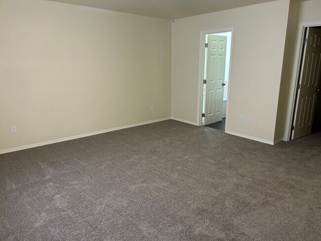 Building Photo - Brand New Home