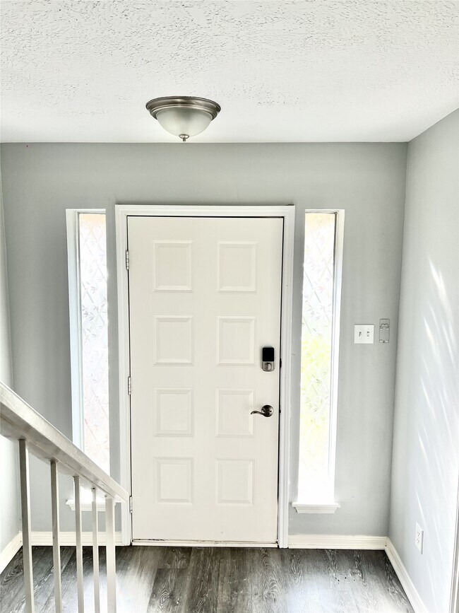 Building Photo - 800 Country Pl Dr