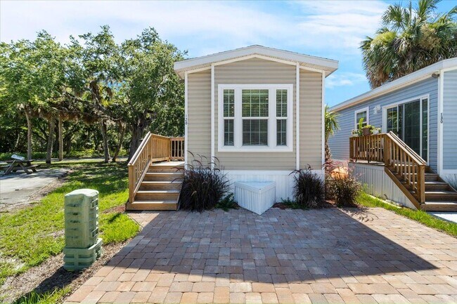 Building Photo - 11240 N Northwood Dr