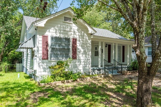 Building Photo - 102 Chitwood St