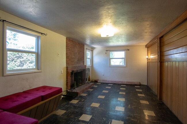 Building Photo - Spacious Custom Redding Home with Characte...