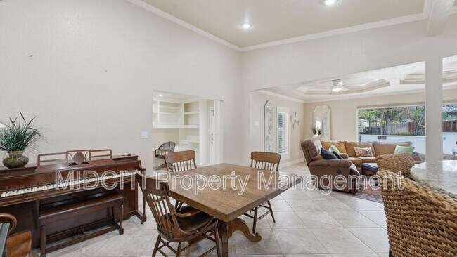 Building Photo - 156 Trelawney St