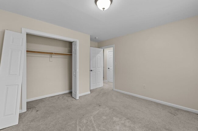 Building Photo - Beautiful 3-Bedroom Condo in Norfolk.