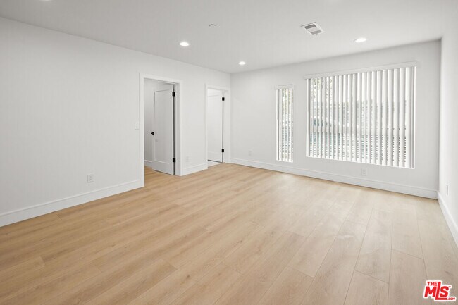 Building Photo - 2700 Larga Ave
