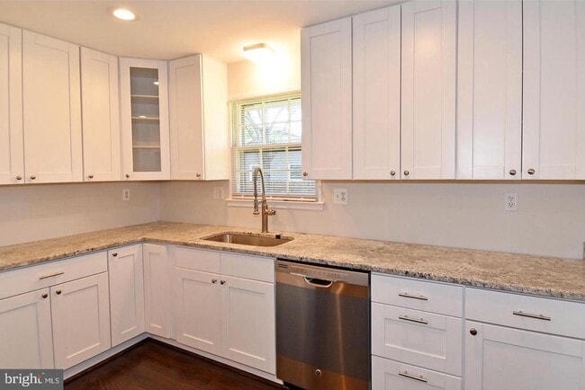 Building Photo - 8800 McNair Dr