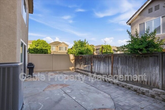 Building Photo - 30319 W Cedar Oak Ln