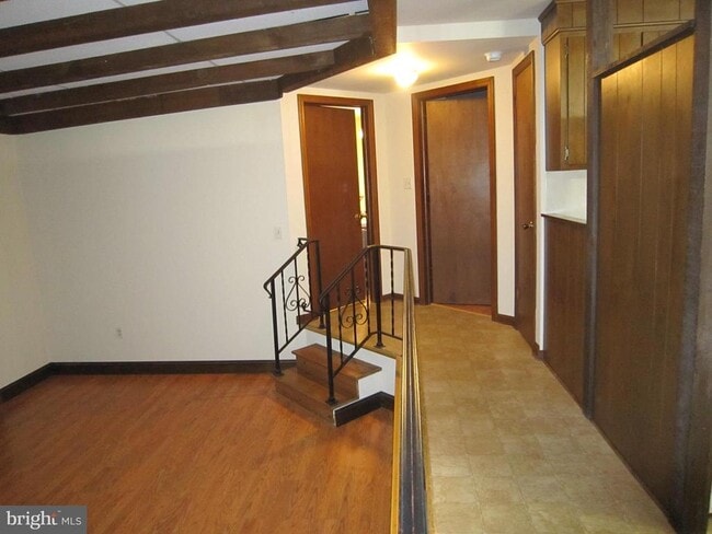 Building Photo - 304 N Hoover Ave