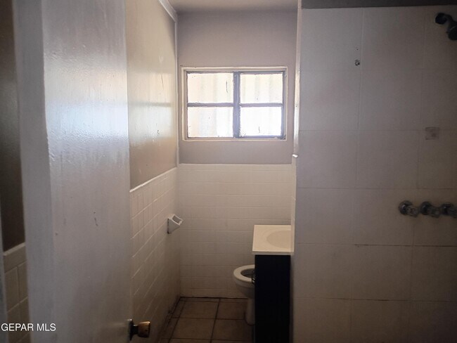 Building Photo - 8108 La Paloma Cir