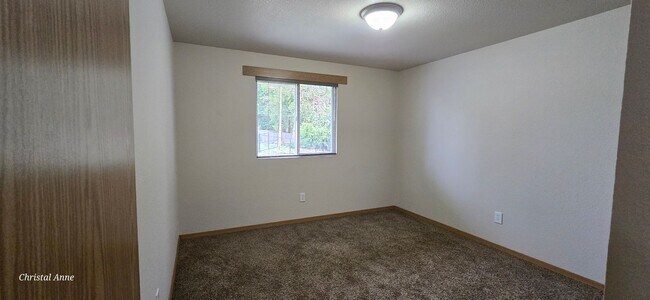 Building Photo - 3 bedroom 1 bath in Shorecrest Neighborhood