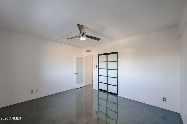 Building Photo - 353 E Thomas Rd