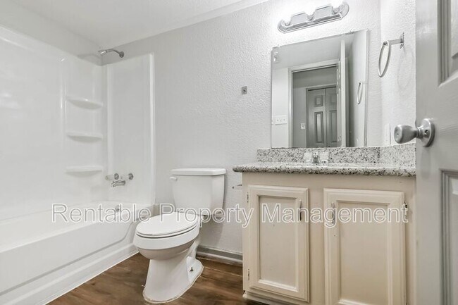 Building Photo - 14634 Dartwood Dr