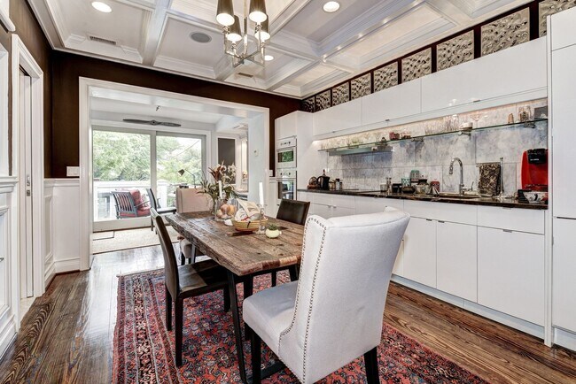 Building Photo - Renovated Contemporary - Available FURNISHED or unfurnished RENTAL