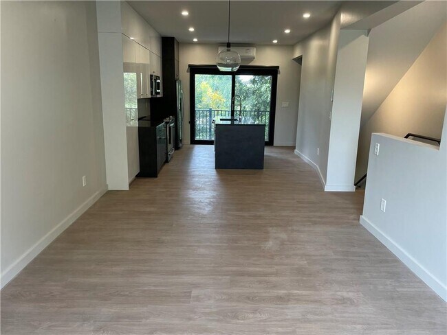 Building Photo - 47 Matilda St