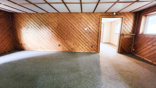 Building Photo - Lovely Cape Cod 3 Bedroom Home