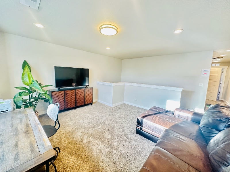 Building Photo - 286 E Chestnut St