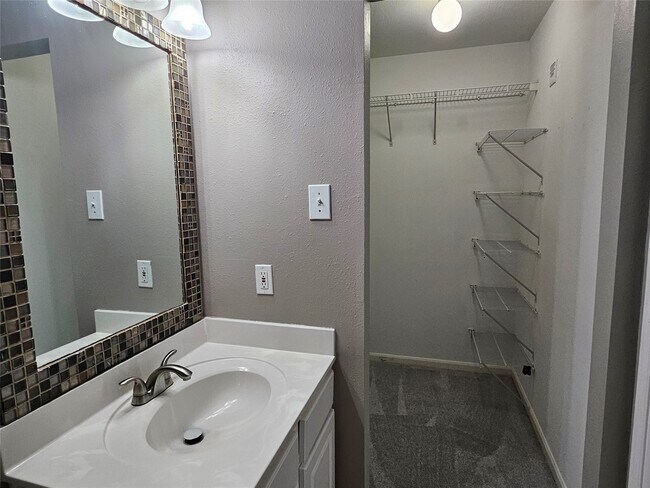 Building Photo - 19411 Ambrosia Falls Dr