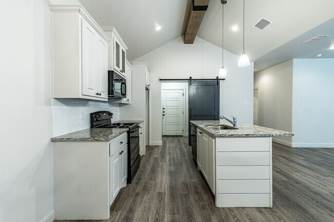 Building Photo - The Finer Things In Life/ The Town Homes o...
